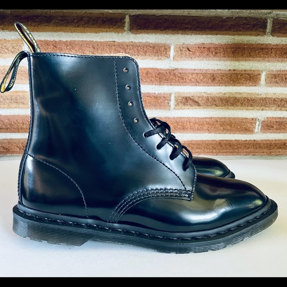 Dr.Martens Winchester II Polished Leather Boots - Picture 3 of 7